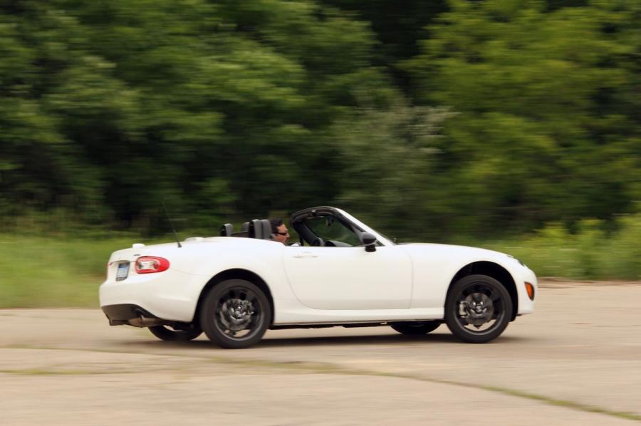  Mazda MX-5 Miata Special Edition 2012 года  (фото 15 из 31)